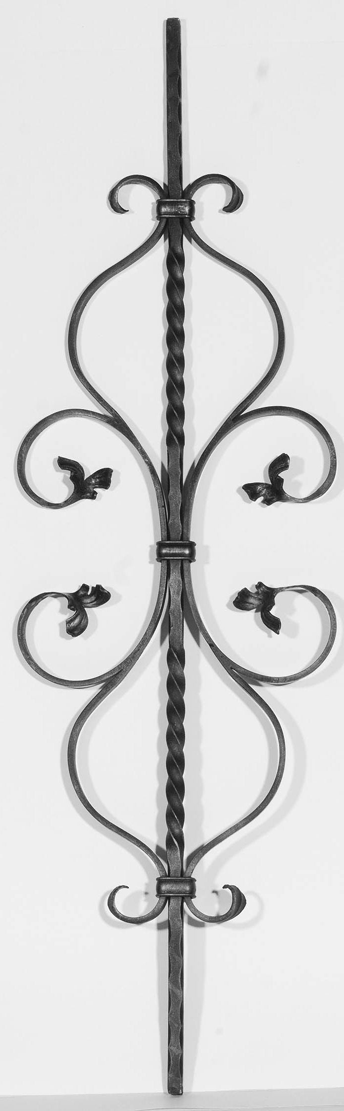 Zierstab 12x12mm, gehämmert, Barock, H: 900mm, Schnecken mit Blatt, 2x gedreht (Art. 1999)
